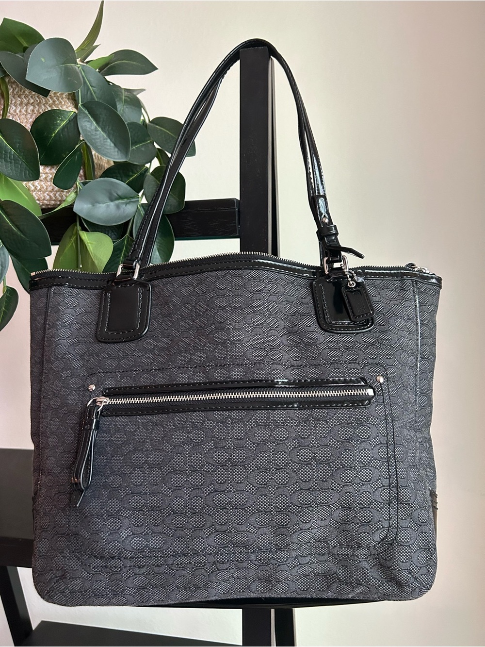 Coach Poppy Signature C Oxford Tote in Black Jacquard.